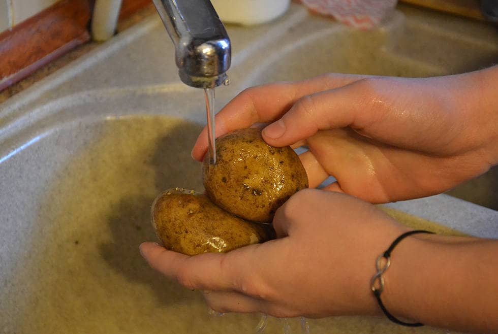 Как помыть картофель
