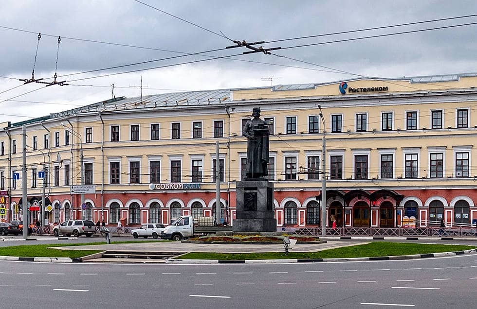 Памятник Ярославу Мудрому на Богоявленской площади